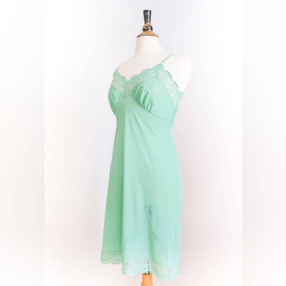 1950’s/60’s Mint Green Nylon Slip • S - Picture 5 of 10